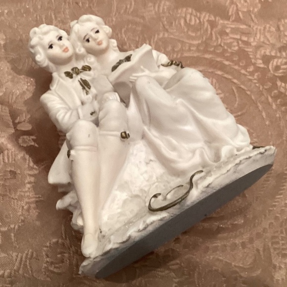 Vintage Style Romantic Couple Figurine 5” Porcelain Look - Picture 5 of 7